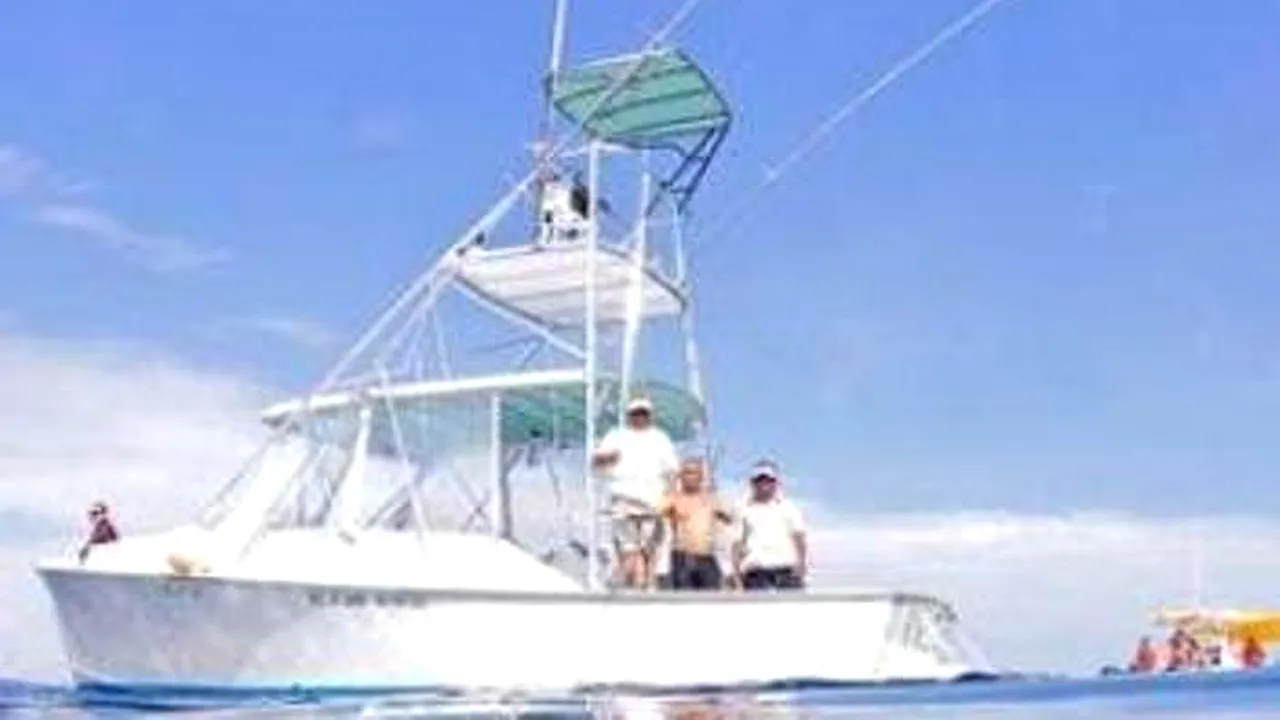 Fotografie rară. Mărește imaginea pentru a vedea ce au descoperit acești oameni în adâncuri