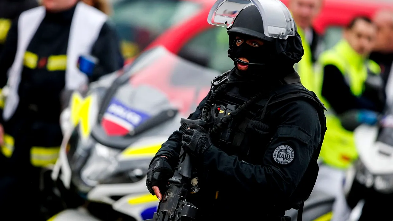 Franța sub teroare! Aeroporturi din Lille, Lyon, Nisa, Toulouse și Paris, evacuate din cauza amenințărilor cu bombă