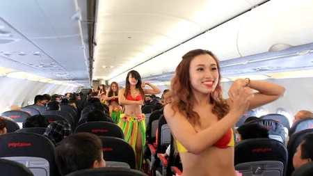 Stewardesele în bikini au transformat-o în prima miliardară din Vietnam