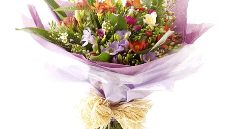 (P) Buchet de primăvară cu 49 frezii multicolore - ofertă limitată. 