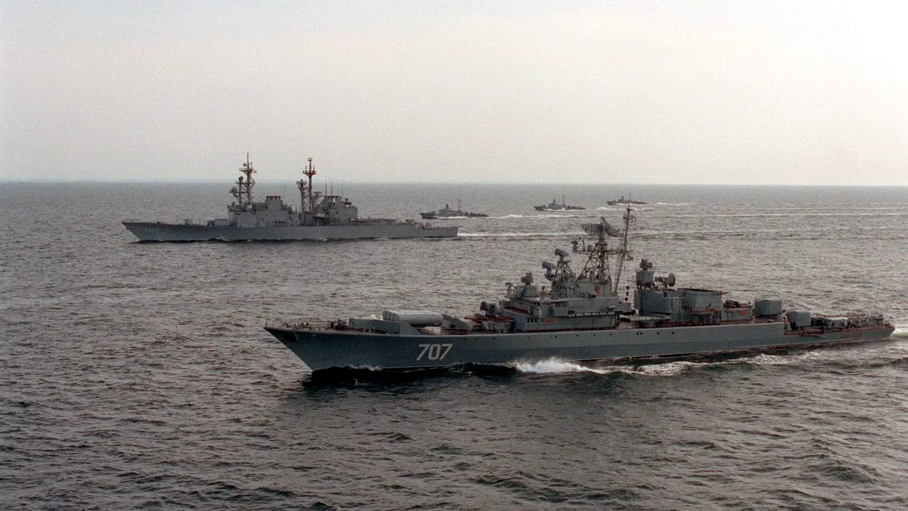 Rusia transformă Marea Neagră în poligon. Putin a ordonat un exercițiu militar cu 10.000 de militari și 40 de nave de război!