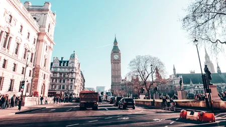 Românii nu mai au voie să aducă sau să primească MÂNCARE în Marea Britanie. Care e cauza și care sunt șansele ca măsura să se extindă în toată Europa