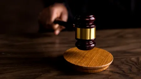 Accesul studenților la activitatea didactică nu poate fi condiționat de vaccinare, testare sau trecerea prin boală, a decis Curtea de Apel Suceava