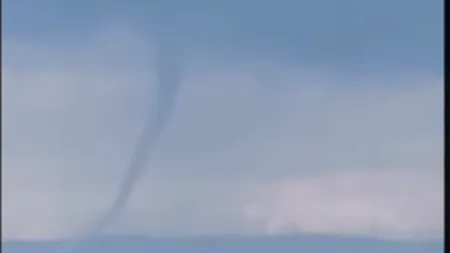 Încă o tornadă în România. Imagini cu fenomenul meteo surprinse într-un județ transilvănean - VIDEO
