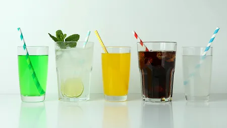 Răcoritoare improprii pentru CONSUMUL UMAN. Amenzi de milioane date de ANPC pentru producătorii de suc pe timpul verii