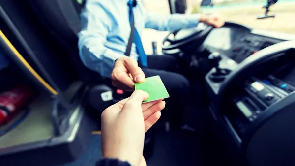 Amenda uriașă primită de un șofer de TIR român prins fără permis, în Italia. Ce transporta acesta