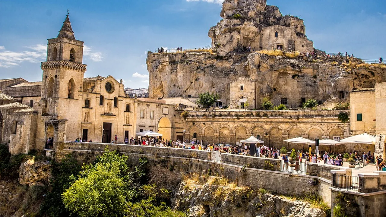 Orașul italian considerat cândva „rușinea națională” care astăzi îi lasă pe turiști fără cuvinte. A fost evacuat în anii 50