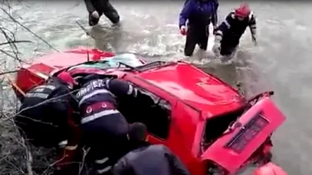 Un bărbat a căzut cu mașina în râul Bistrița. Când l-au găsit, după  9 ore, era mult prea târziu