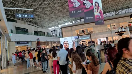 Cozi uriaşe la librăriile Cărtureşti din România, după lansarea campaniei „Votează și primești o carte gratuit” / Stocurile, EPUIZATE după două ore