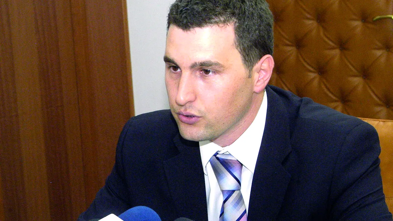 Un senator UDMR respinge preluarea administrării cimitirului de la Valea Uzului de către MApN