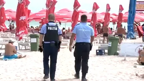 VIDEO | Salvamarii au apelat la polițiști pentru a scoate din apă un turist care ignorase steagul roșu. „Nu ne-am înțeles cu el, pur și simplu”