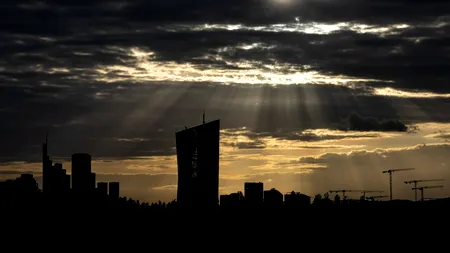 Bloomberg: BCE trebuie să mențină deschise opțiunile de politică MONETARĂ pe parcursul verii, pe fondul tensiunilor dintre UE și SUA