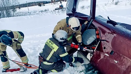 Momentul prăbușirii. Doi oameni au murit, după ce un elicopter s-a prăbușit în Rusia