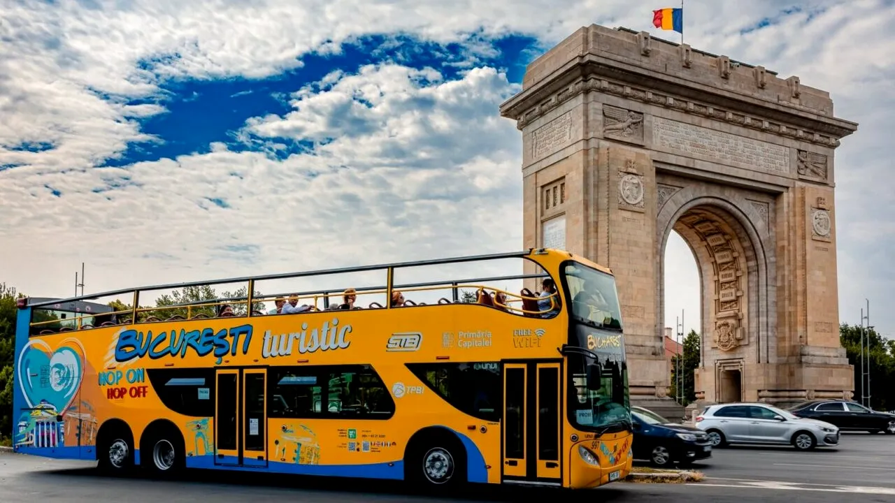 Autobuzele turistice din București vor circula gratuit în acest weekend, a decis Consiliul de Administrație al STB
