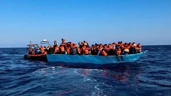TRAGEDIE în largul coastelor italiene: O barcă încărcată cu migranți s-a răsturnat lângă Lampedusa