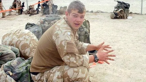 Sunt soldat și nu am împlinit încă 18 ani. Povestea britanicului care a luptat în Afghanistan, deși era minor