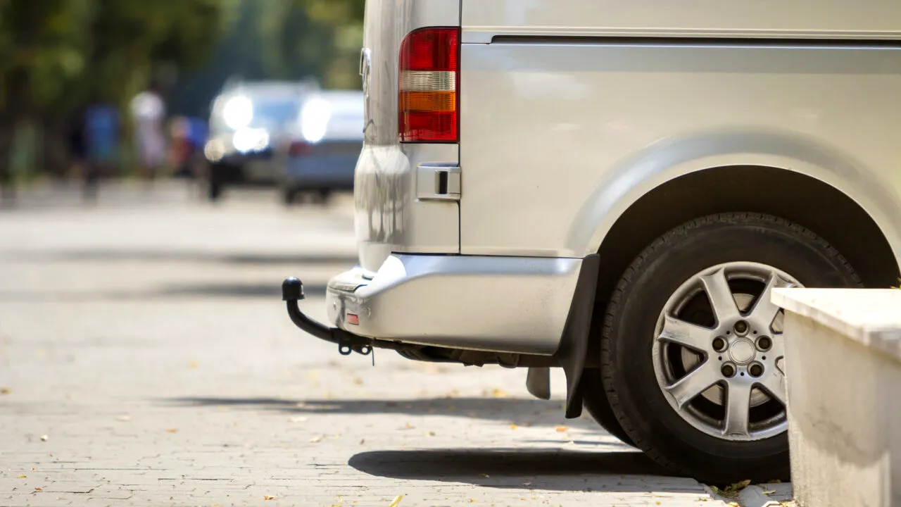 Val de glume pe internet după ce un internaut a postat „un dric cu etaj”. Cum arată mașina