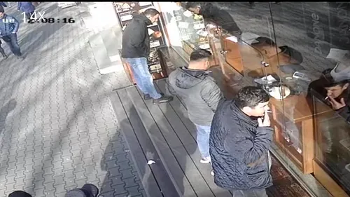 Metodă nouă de furt. Cum acționează trei hoți la covrigărie / „Operațiunea, surprinsă de camerele de supraveghere - VIDEO