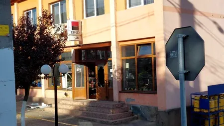 Un bancomat a fost aruncat în aer în județul Arad. Autorii ar fi furat 200.000 de lei