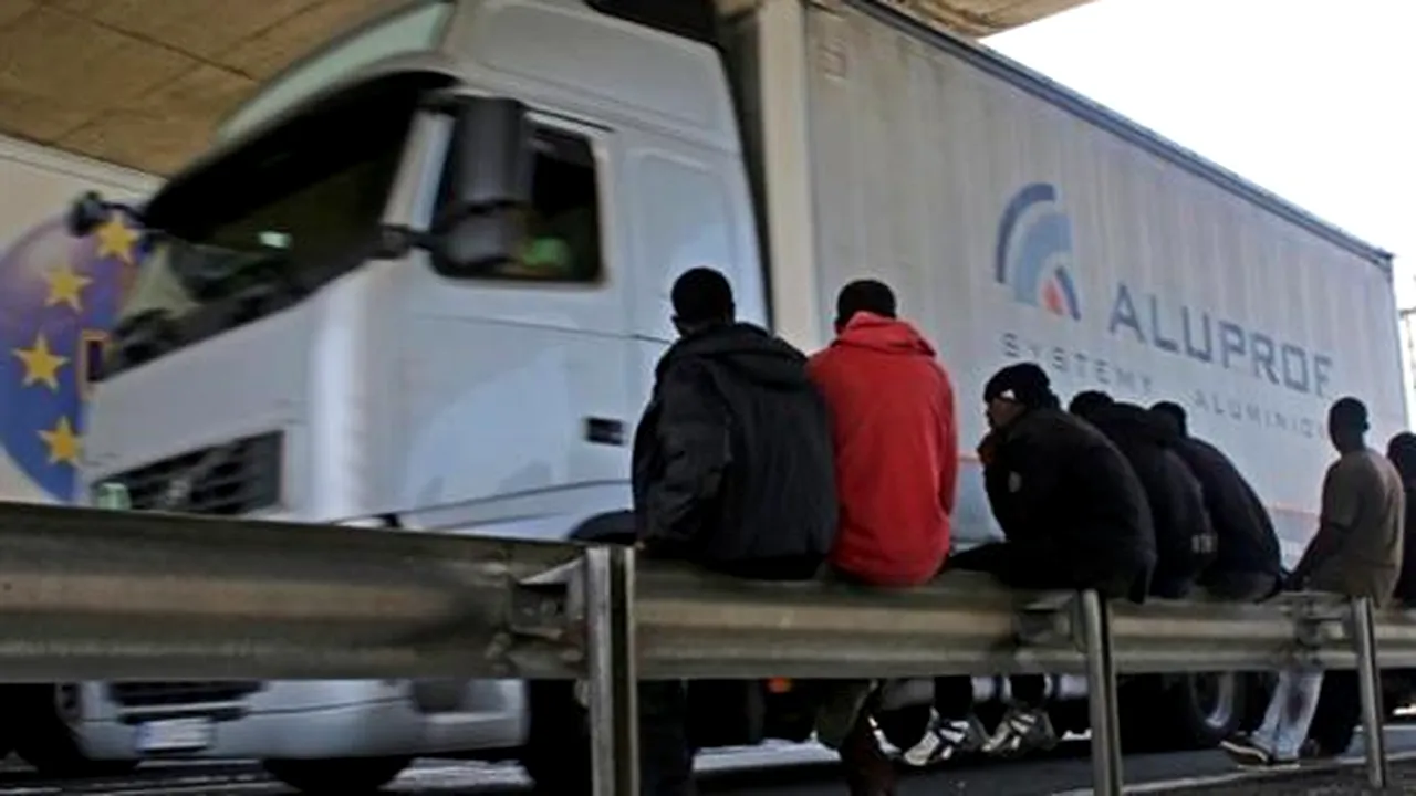  Intrarea în Eurotunel, blocată de 1.000 de extracomunitari