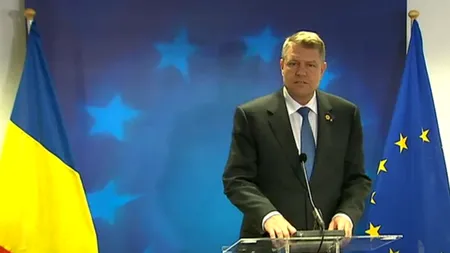 Un televizor a pornit în timp ce Iohannis susținea o conferință de presă la Bruxelles. Ce a făcut președintele după