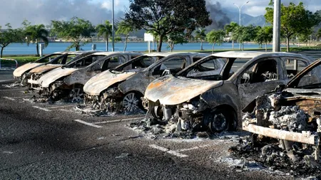 Trei români au anunţat autorităţile că se află în Noua Caledonie, teritoriul francez unde Macron a decretat stare de URGENȚĂ din cauza revoltelor