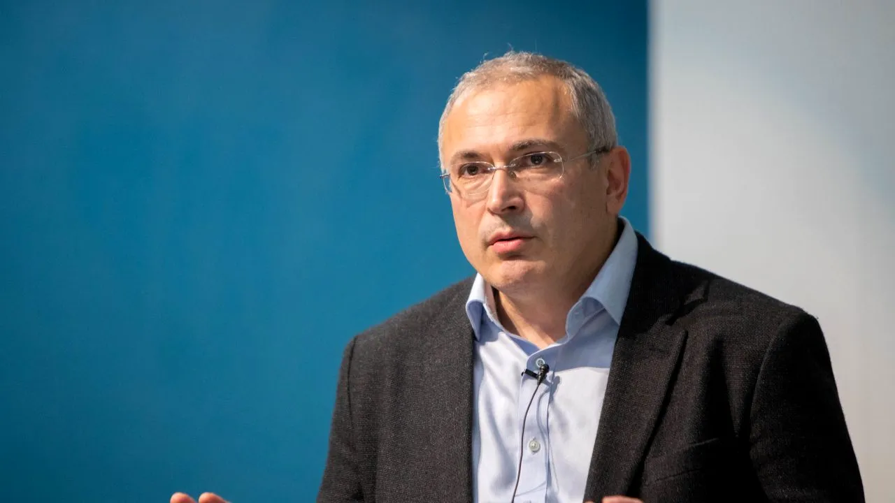 Omul de afaceri Mihai Hodorkovski le cere rușilor să iasă în stradă, pentru a-l îndepărta pe Vladimir Putin de la putere: „Schimbarea poate veni exclusiv prin revoluție”