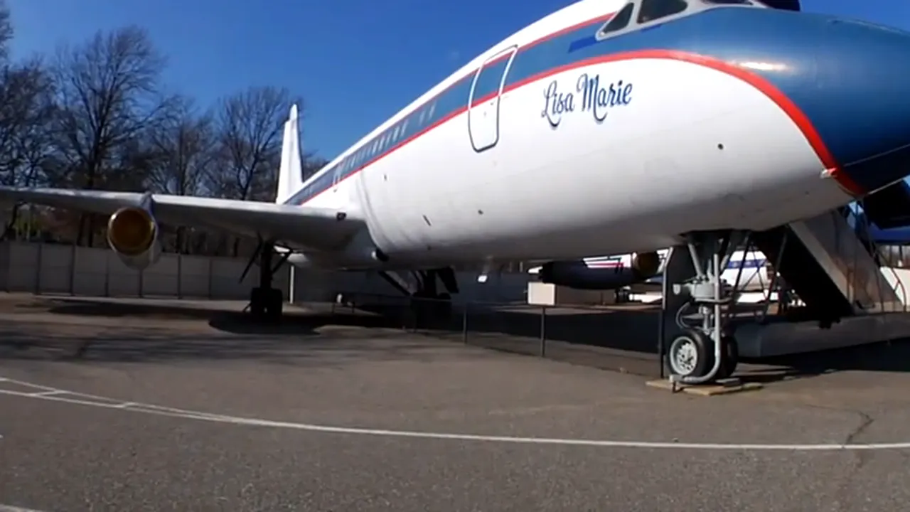 Cât de luxoase sunt cele două avioane personale ale lui Elvis Presley scoase la licitație pentru peste 10 milioane de dolari