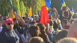 Călin Georgescu, așteptat de susținători la târgul din Lunca Câlnicului. Se strigă „Căline, Căline, poporul e cu tine” sau „Unitate”