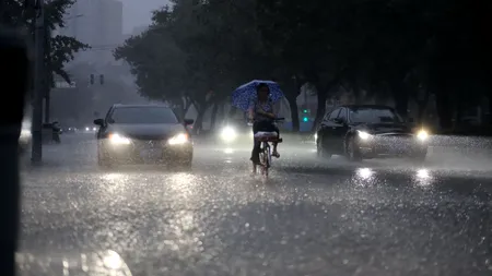 Avertizare ANM: Averse și descărcări electrice în acest sfârșit de săptămână