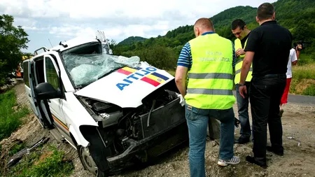 Trei polițiști au murit și un al patrulea este rănit grav, după ce s-au răsturnat cu mașina. Toți lucrau la secția 14 din București