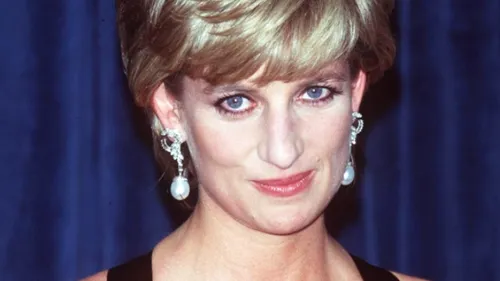FOTO. Cele mai frumoase rochii ale Prințesei Diana vor fi scoase la licitație. Cum arată și cât valorează ținutele princiare