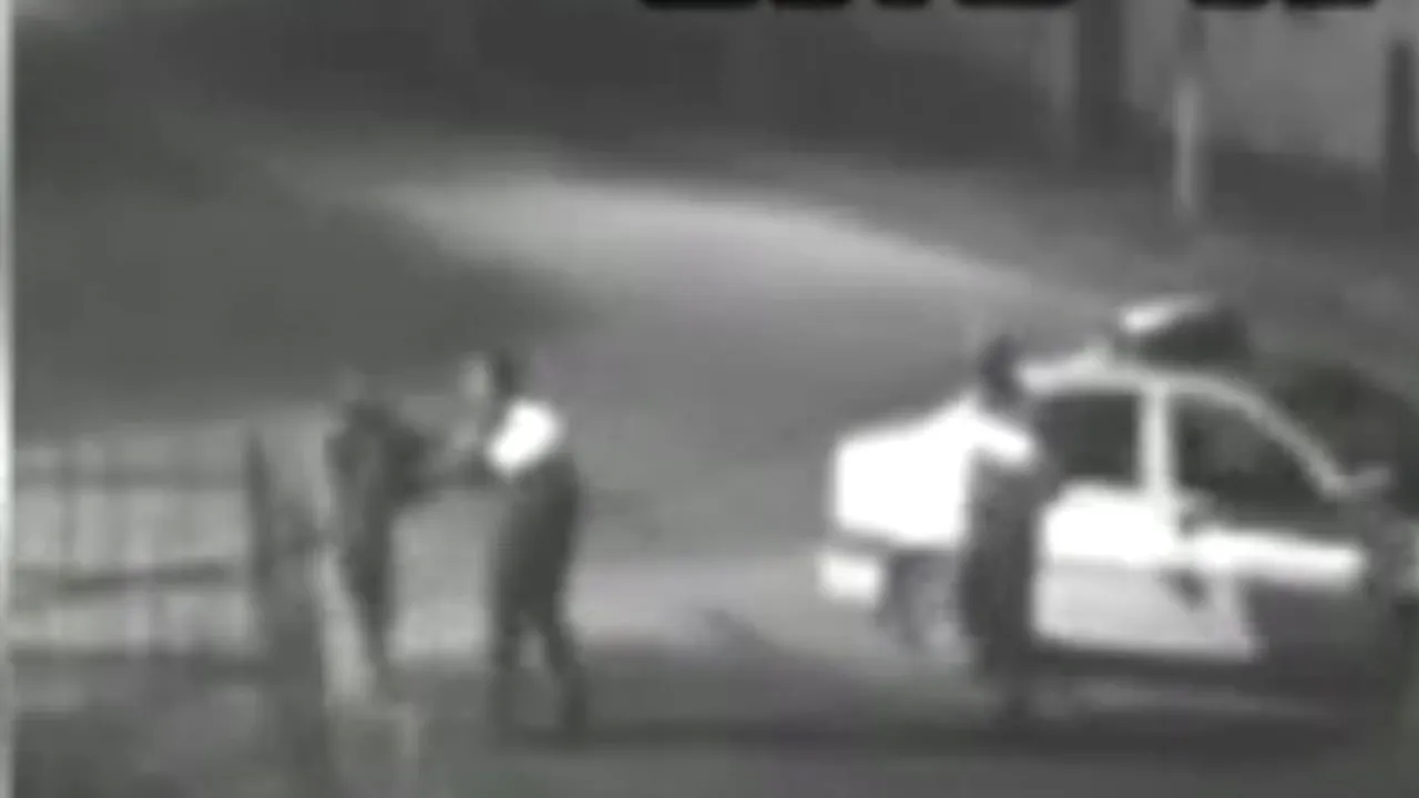 BĂTUT DE POLIȚIȘTI, apoi ARESTAT PENTRU ULTRAJ