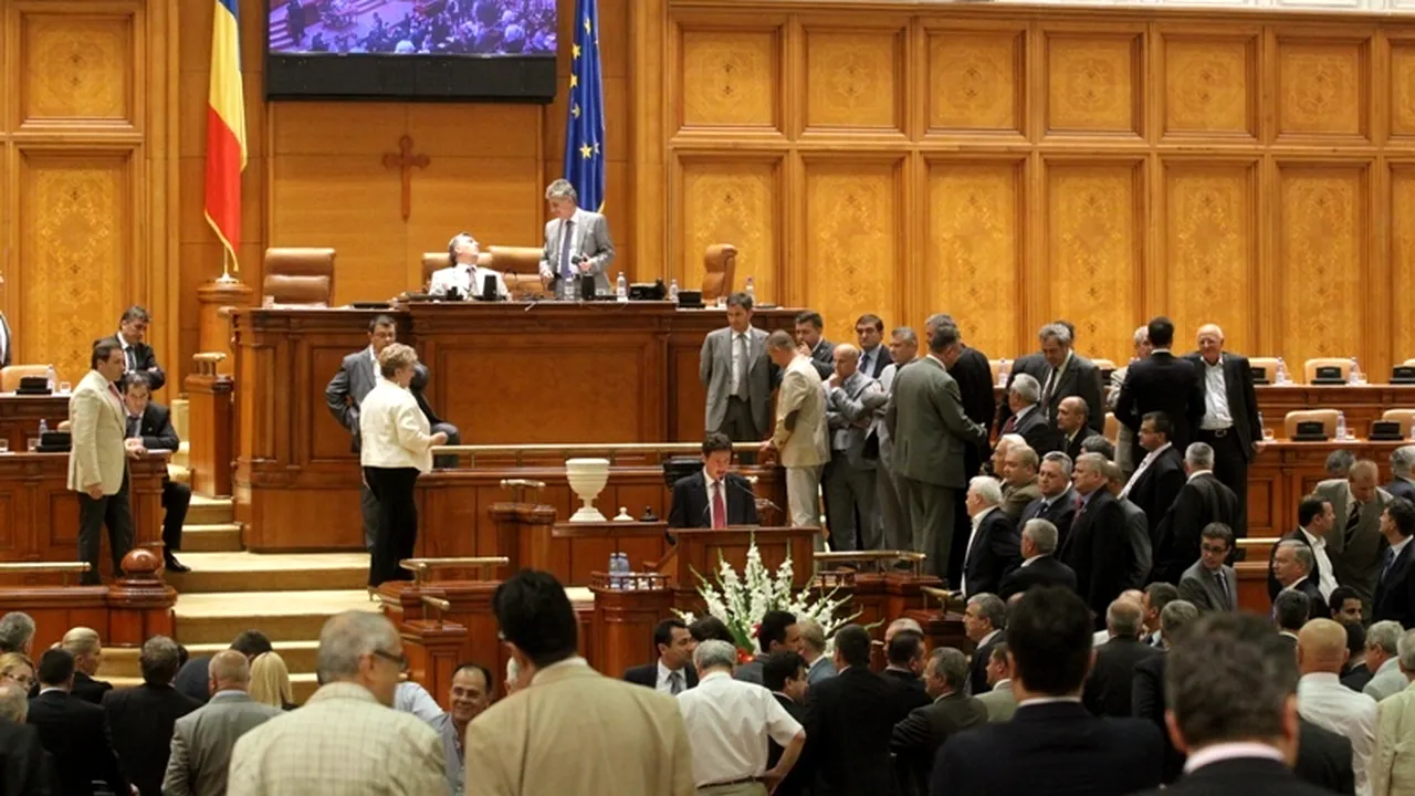Zi de foc la Parlament. Senatul și Camera Deputaților se reunesc pentru prima oară