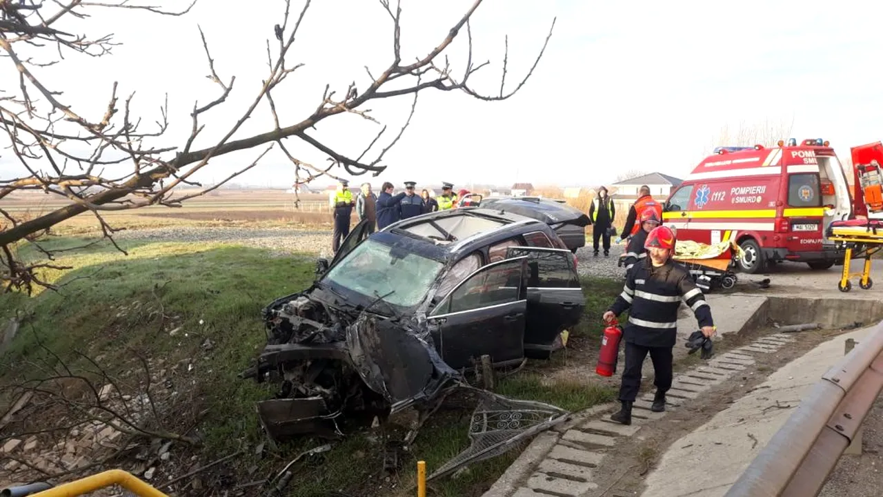 ACCIDENT CUMPLIT în Bistrița-Năsăud. Un mort şi trei răniţi după ce o maşină a intrat într-un cap de pod