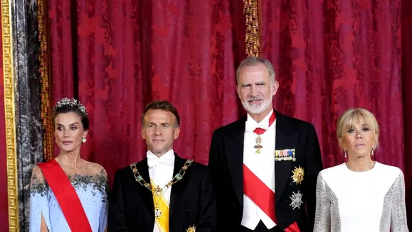 Regele Felipe al VI-lea și Regina Letizia au organizat o cină de gală în onoarea lui Emmanuel Macron și a Primei Doamne