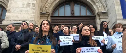 Zeci de magistrați au protestat din nou pe treptele Palatului de Justiție din Capitală 