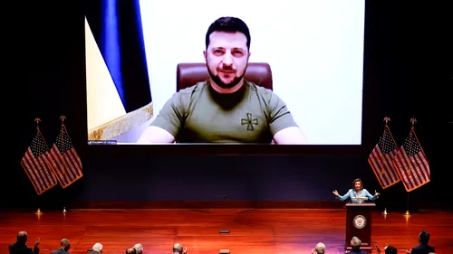Președintele ucrainean Volodimir Zelenski ar putea avea o intervenţie video în plenul Parlamentului României. „Au fost câteva discuții pe această temă”