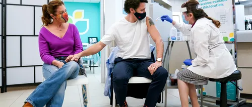 Premierul canadian s-a vaccinat cu AstraZeneca. Justin Trudeau se află la prima doză (FOTO-VIDEO)