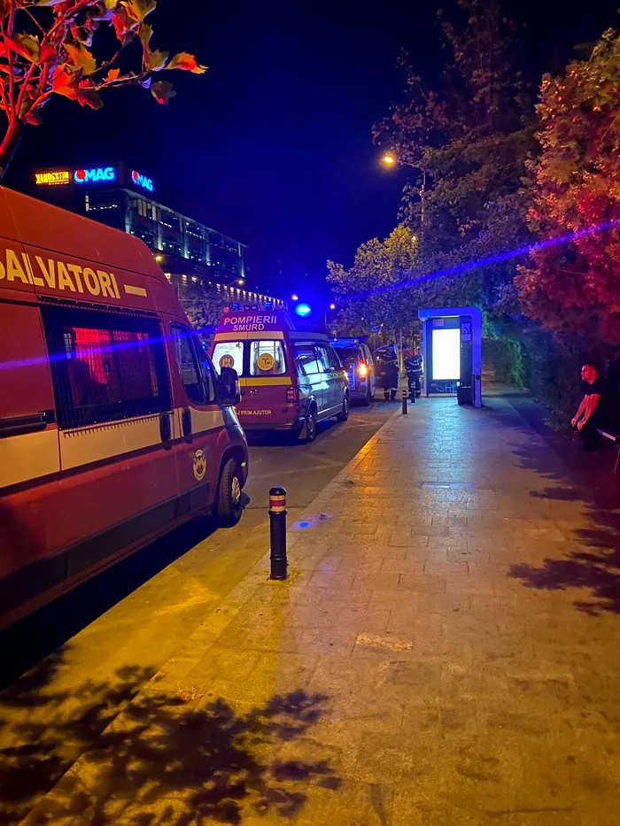 GALERIE FOTO - Incendiu la stația de metrou Titan. Un transformator a luat foc / Călătorii au fost evacuați / Sursa foto: Gândul