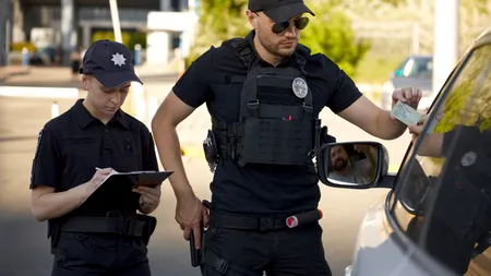 Doi români care se întorceau din Grecia, reținuți în Bulgaria pentru tentativă de MITUIRE a unor polițiști de frontieră. Le-ar fi oferit 290 de euro