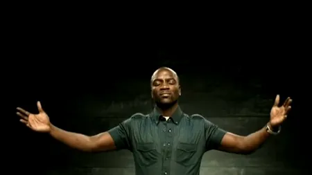 Cântărețul Akon: „Dacă afro-americanii ar trăi pentru scurt timp în Africa, ar plânge după condițiile din SUA