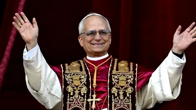 Papa Leon al XIV-lea speră ca alegerea sa în fruntea Bisericii Catolice să aducă lumină asupra nopților întunecate ale acestei lumi