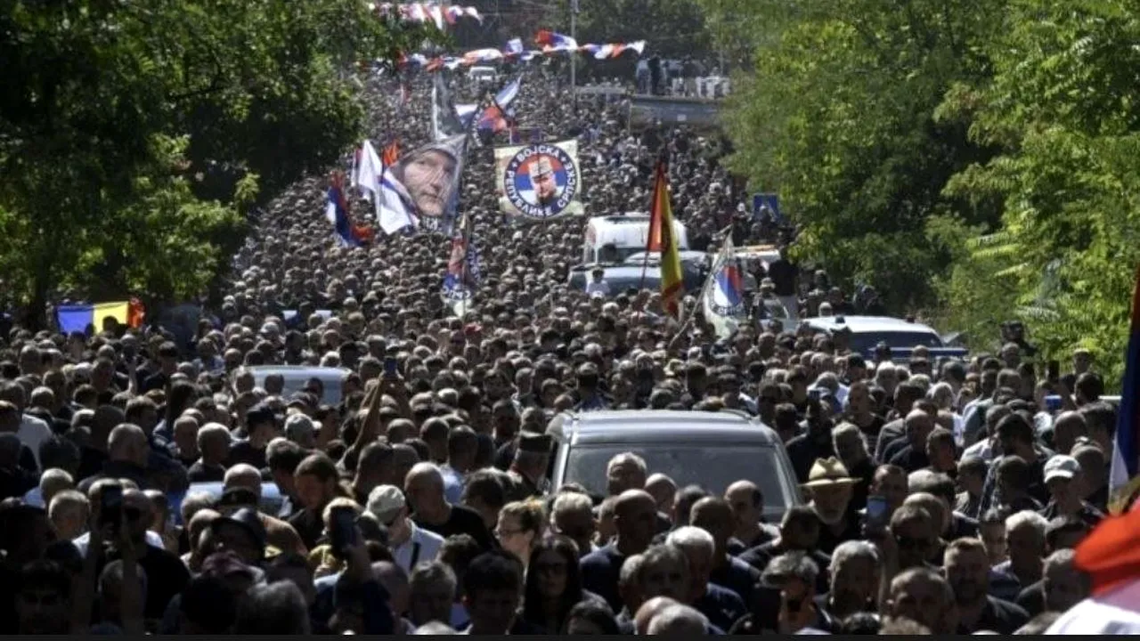 Liderii de la Bruxelles critică dur Serbia pentru funeraliile cu onoruri militare ale criminalului de război Ratko Mladić. „Imaginile sunt șocante“. În ce măsură este afectat procesul de aderare la UE