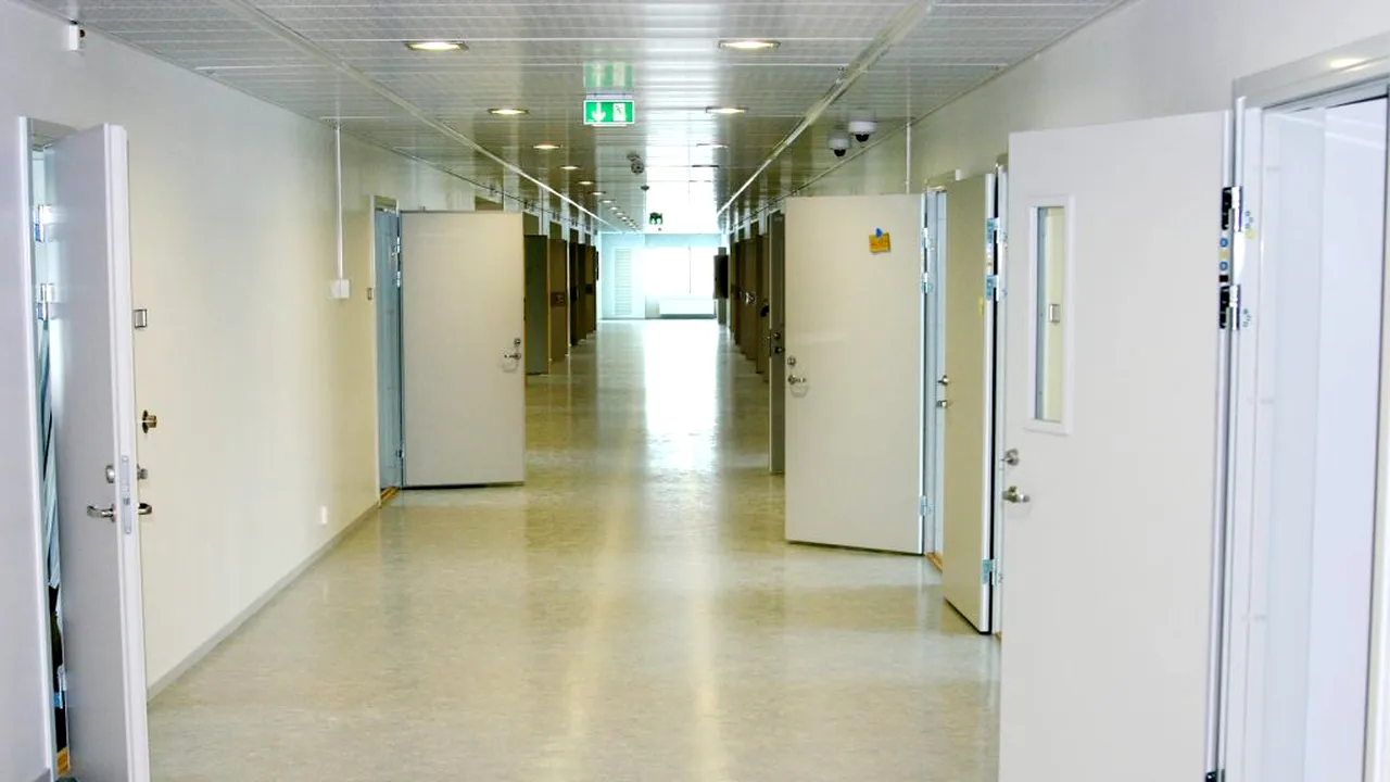 ÎNCHISORI. Pușcării de lux pentru deținuți. Televizor smart, consolă de jocuri și sistem audio hi-tech în celule!