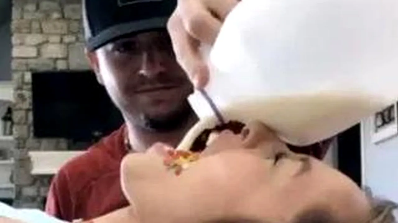 Mare e grădina TikTok-ului! Ultima modă: Tinerii își transformă gurile în „castroane