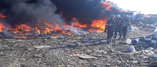 Incendiu puternic la un depozit de reciclare a deșeurilor din Bihor. Populația a fost avertizată prin Ro-Alert, din cauza fumului dens din zonă