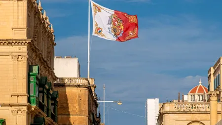 Țara mică din Europa, pe care o parcurgi în 45 de minute. Are „cel mai frumos port din lume”