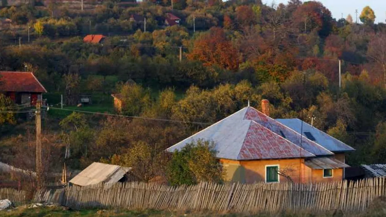 Satul din România care are doar 14 locuitori, drumuri din pământ, dar pistă de biciclete asfaltată