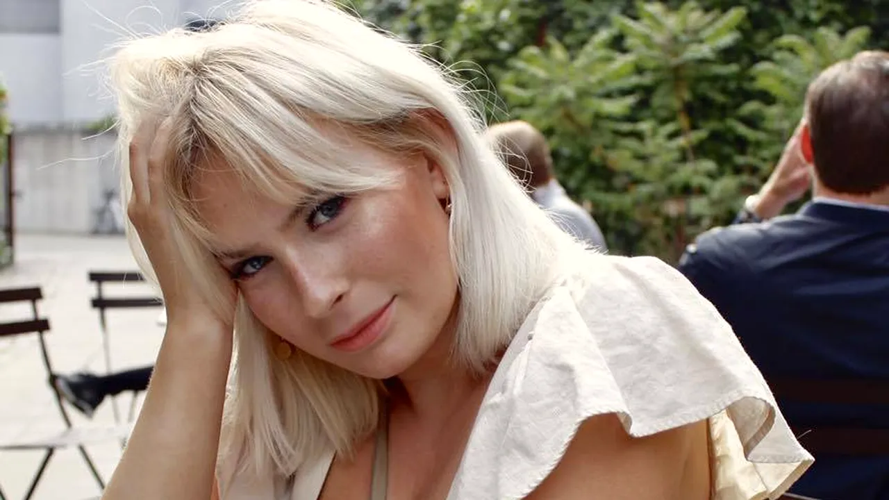 O tânără a fost dată jos din autobuz pentru că era prea dezbrăcată: „Niciodată nu m-am simțit așa umilită